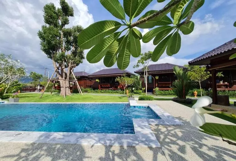 Aamiaismajoitus (B&B) Baan Ati Resort & Spa