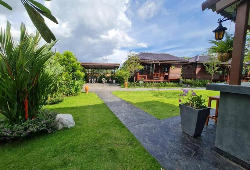 Bed and Breakfast Baan Ati Resort & Spa