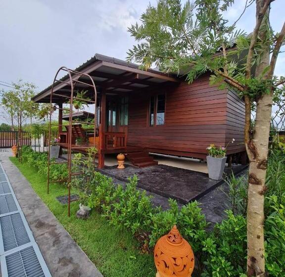 Bed and Breakfast Baan Ati Resort & Spa