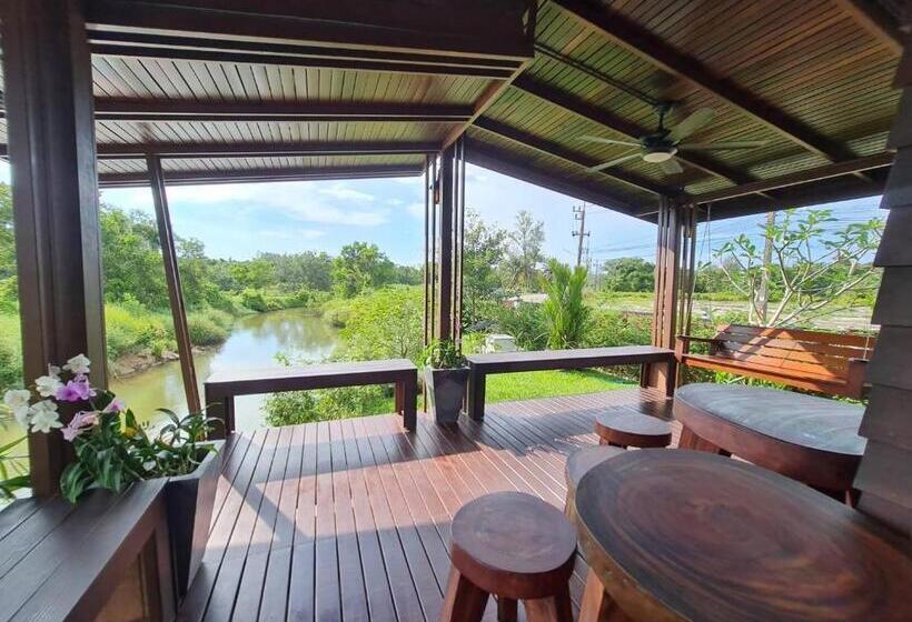 تختخواب و صبحانه Baan Ati Resort & Spa