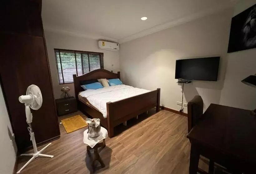 Aamiaismajoitus (B&B) Cozy Hill Gardens