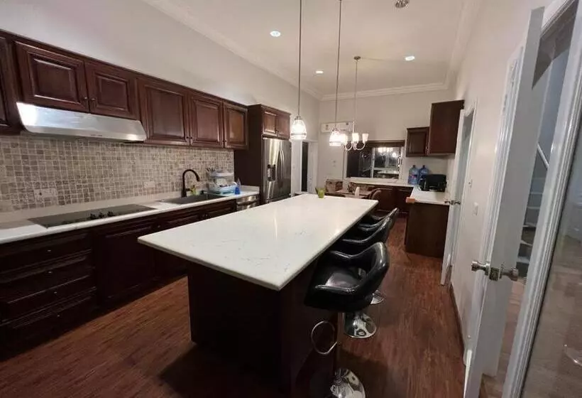 Aamiaismajoitus (B&B) Cozy Hill Gardens