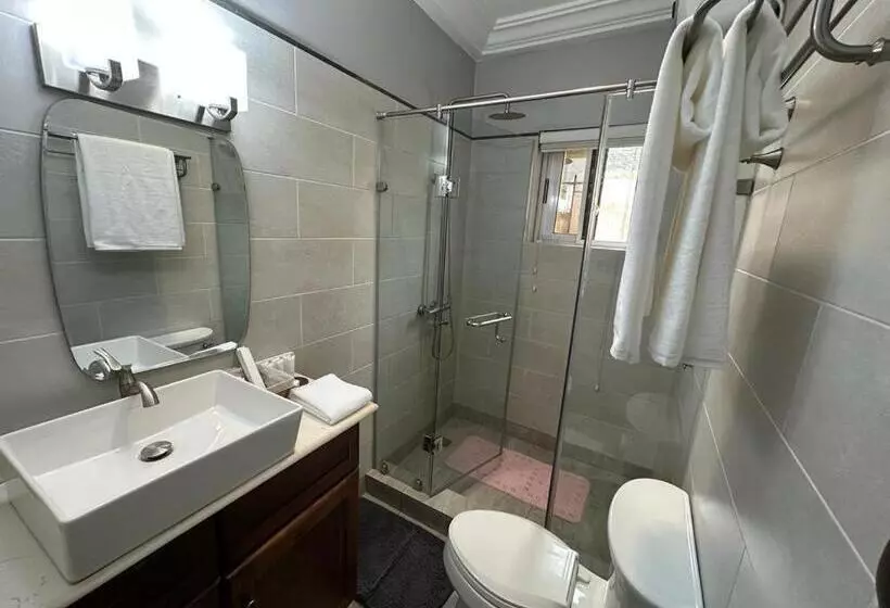 Aamiaismajoitus (B&B) Cozy Hill Gardens