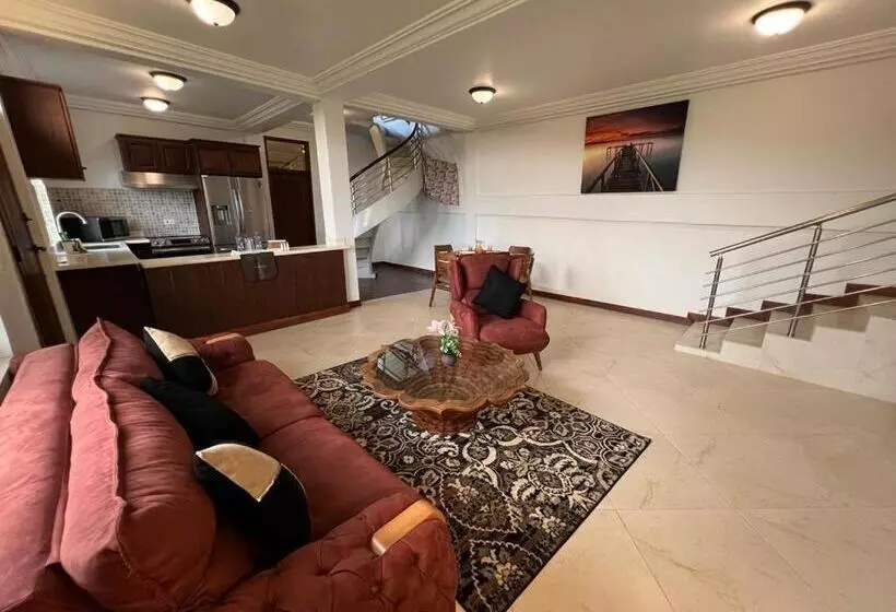 Aamiaismajoitus (B&B) Cozy Hill Gardens