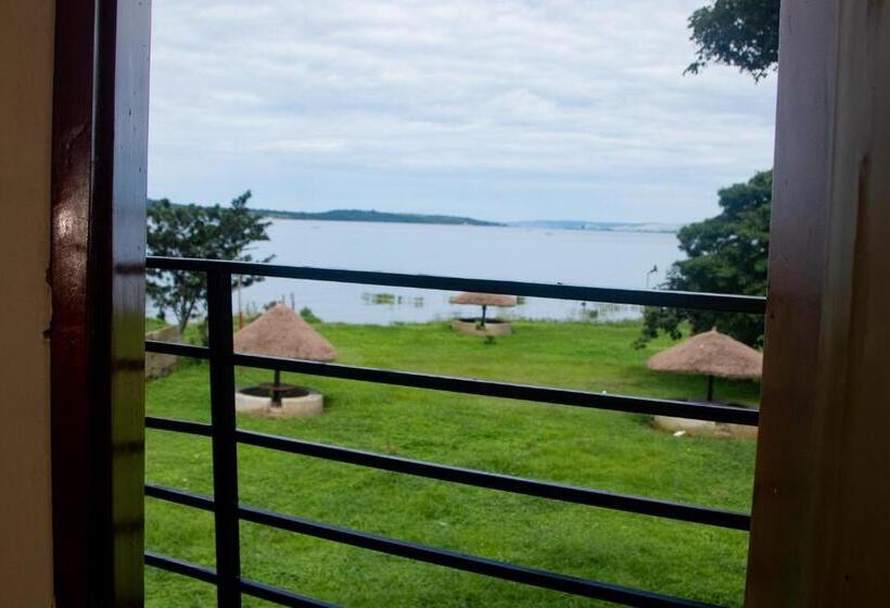 هتل Buvuma Island Beach