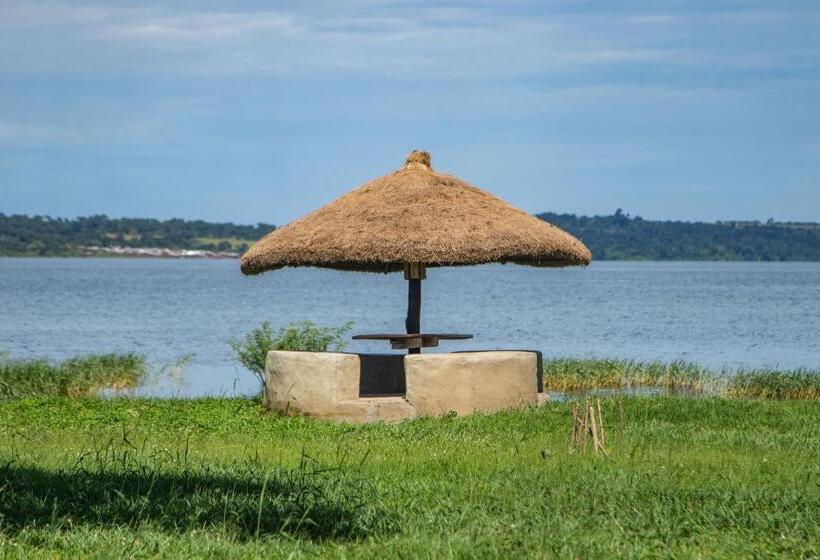 هتل Buvuma Island Beach