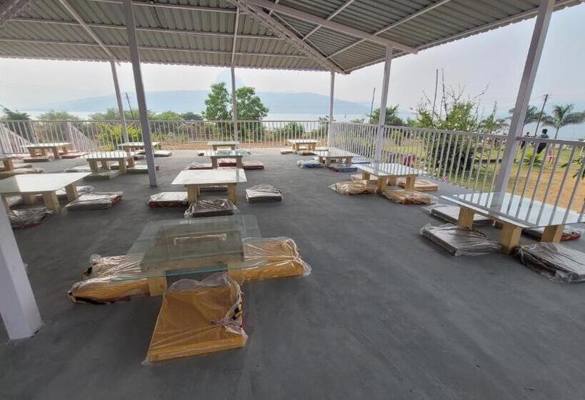 בית מלון כפרי Pool Camping