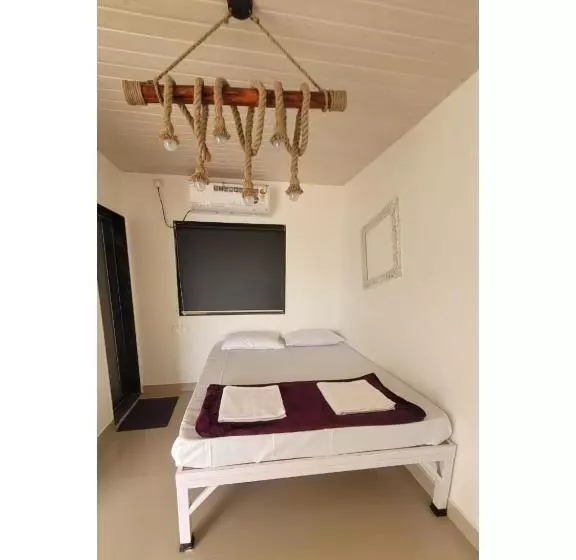 Hotel Pool Camping
