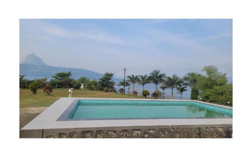 בית מלון כפרי Pool Camping