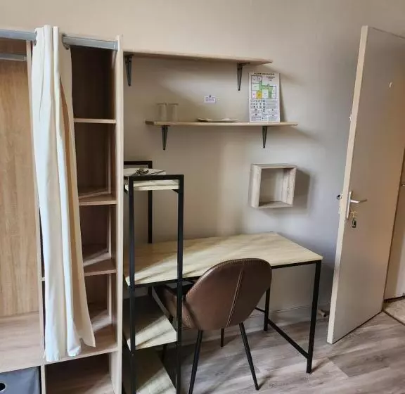 هتل Hôtel Des 2 Gares