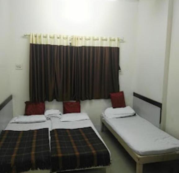 호텔 Sairaja,satara