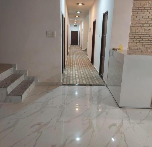 پانسیون 5 Petals