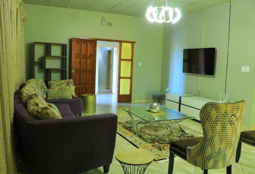 Majatalo La Maison Guesthouse