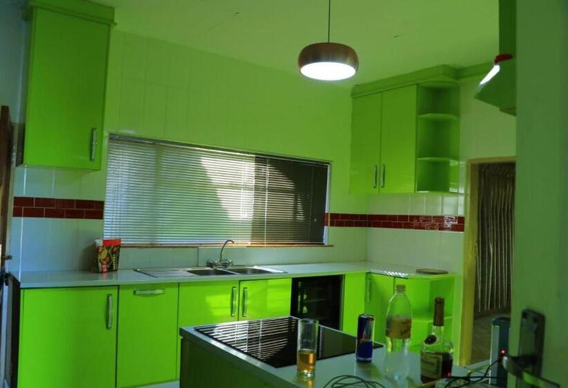 Majatalo La Maison Guesthouse