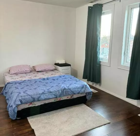 ペンション Near Toronto Pearson Airport   Queen Room And Free Parking