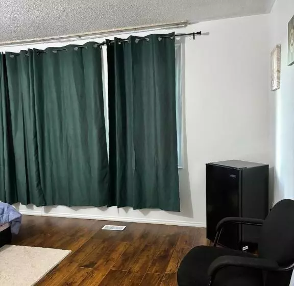 ペンション Near Toronto Pearson Airport   Queen Room And Free Parking
