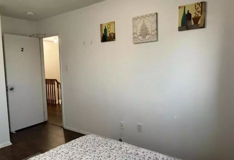 ペンション Near Toronto Pearson Airport   Queen Room And Free Parking