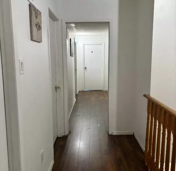 ペンション Near Toronto Pearson Airport   Queen Room And Free Parking