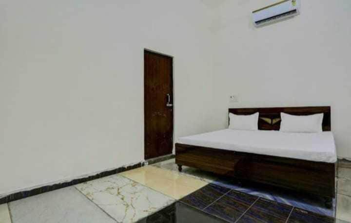 Spot On Hotel Green Royals