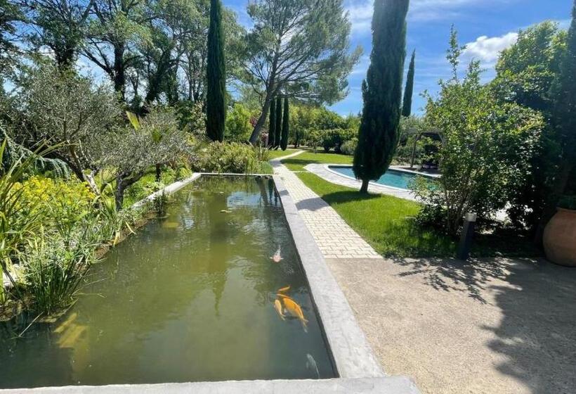 B&b Chambre D Hôtes Gai Félibre Avec Piscine Et Jacuzzi