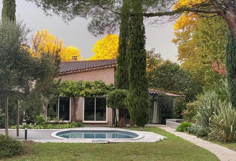 B&b Chambre D Hôtes Gai Félibre Avec Piscine Et Jacuzzi