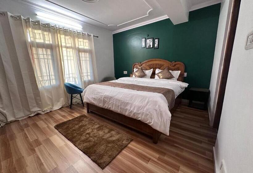 Bed and Breakfast The Misty Pines Inn