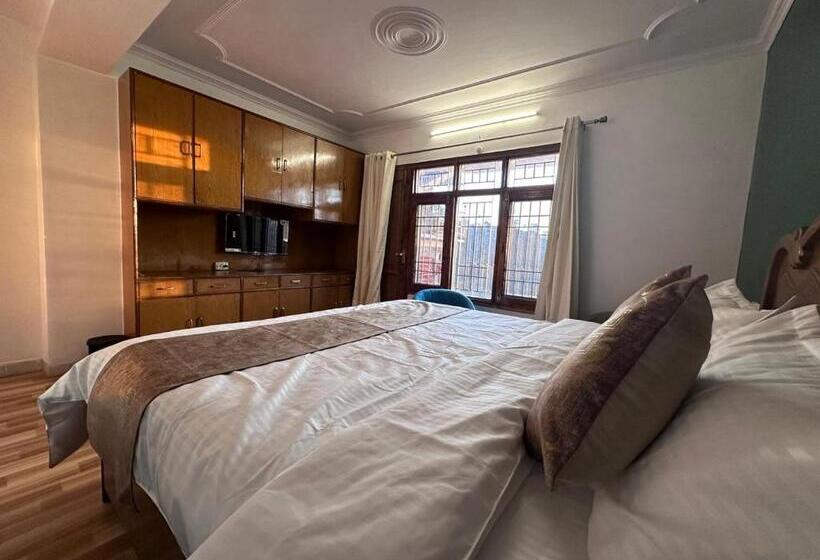 Bed and Breakfast The Misty Pines Inn