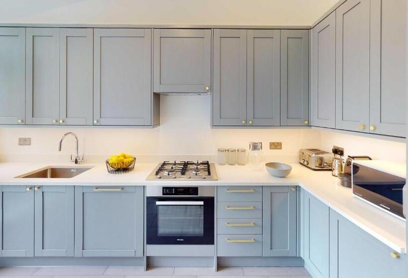 The Harrington   Knightsbridge   18 Rutland Gate