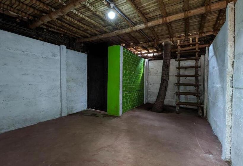 Отель Banana Beach House