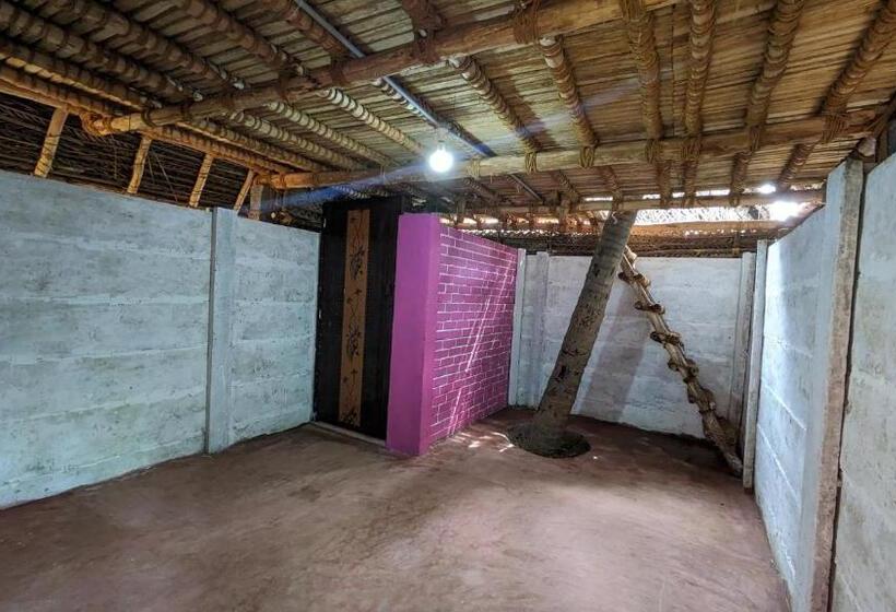 Отель Banana Beach House