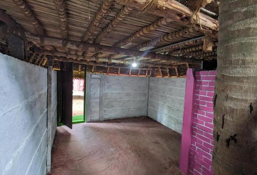 Отель Banana Beach House