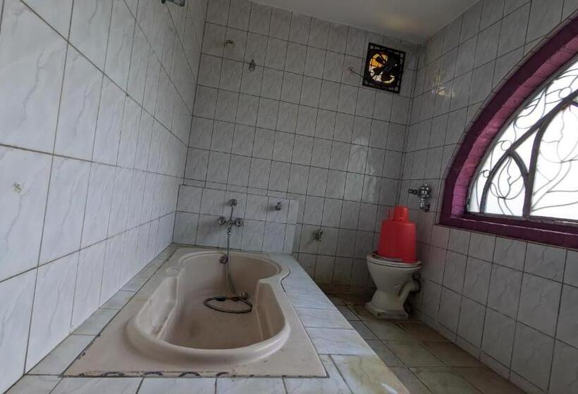 Отель Banana Beach House