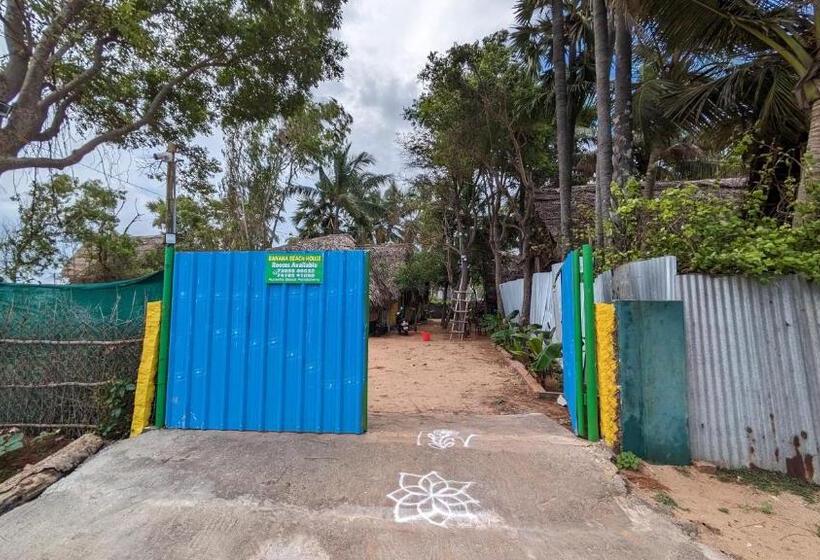 Отель Banana Beach House