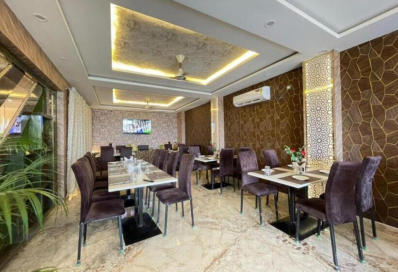 ホテル Banaras Palace