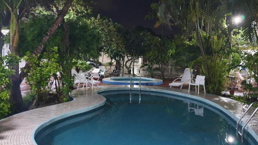 هتل کپسول Hermanos Aguilar