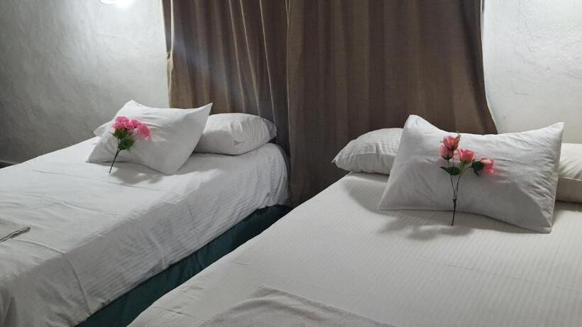 هتل کپسول Hermanos Aguilar