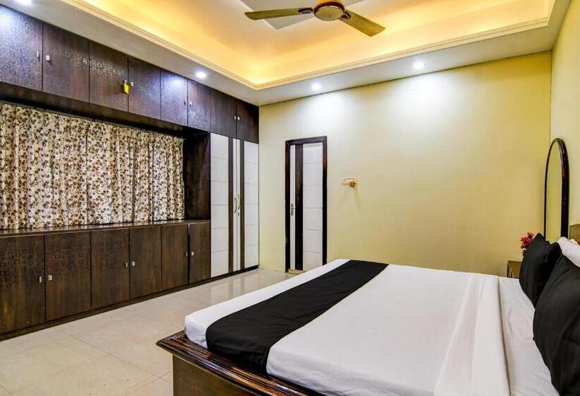 هتل Oyo The Luxury Palace