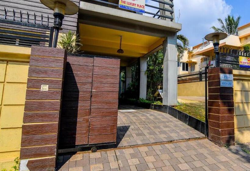 هتل Oyo The Luxury Palace