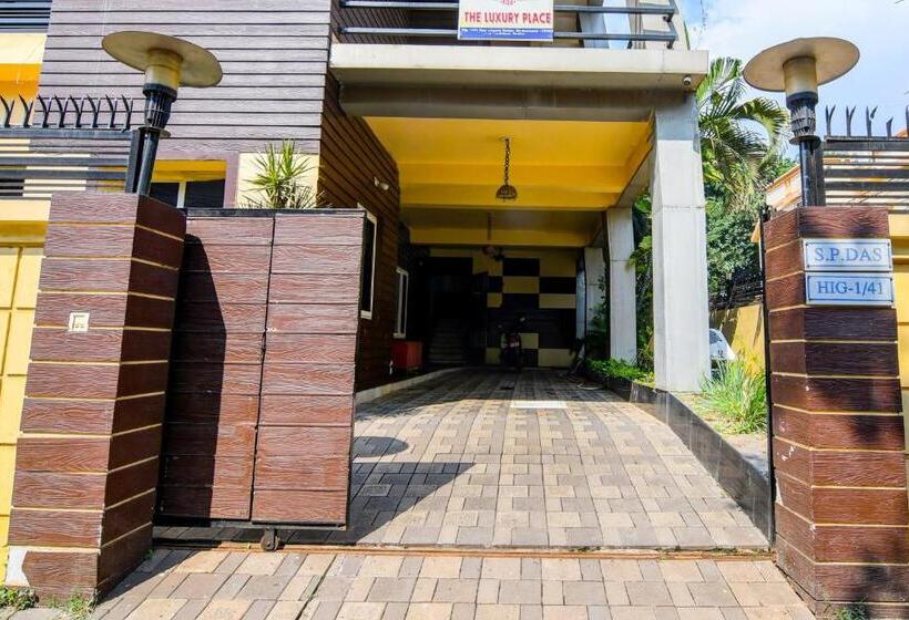 هتل Oyo The Luxury Palace