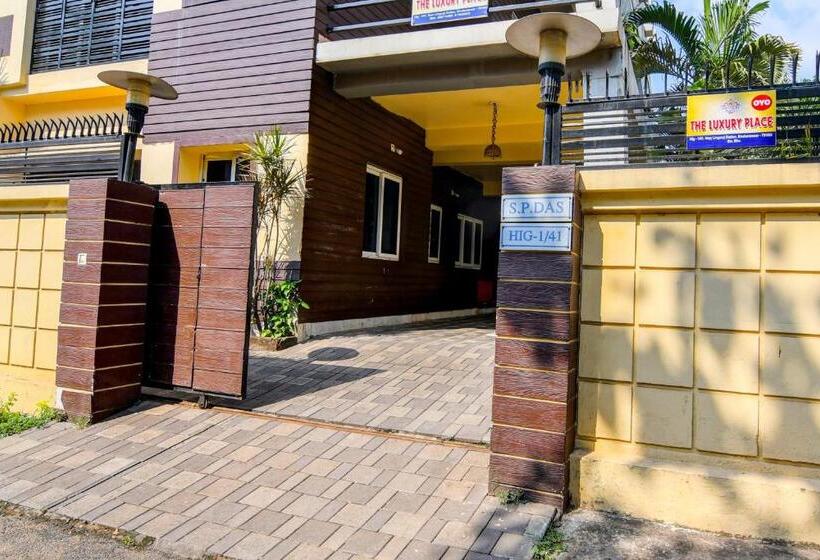 هتل Oyo The Luxury Palace