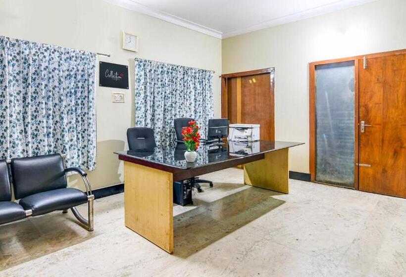 هتل Oyo The Luxury Palace