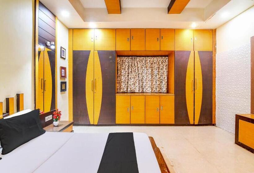 هتل Oyo The Luxury Palace