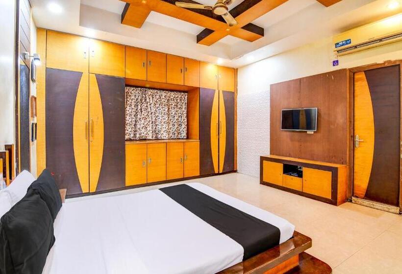 هتل Oyo The Luxury Palace