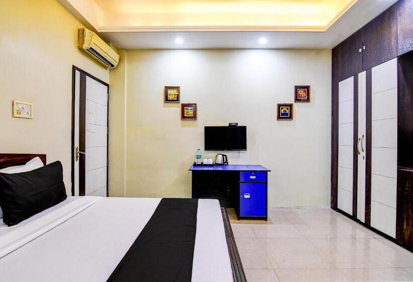 هتل Oyo The Luxury Palace