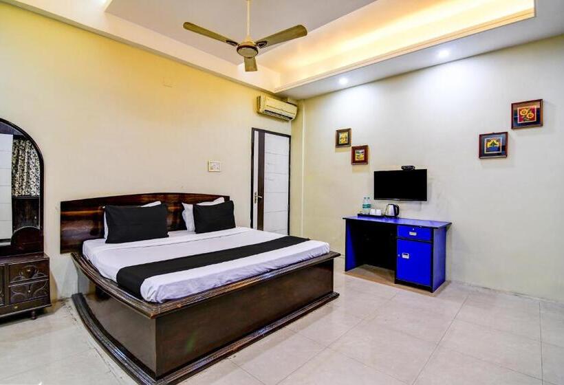 هتل Oyo The Luxury Palace