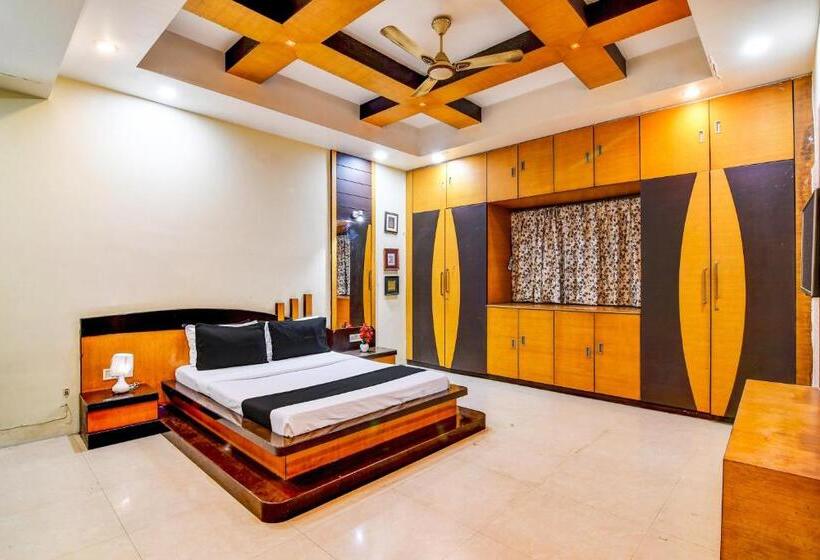 هتل Oyo The Luxury Palace