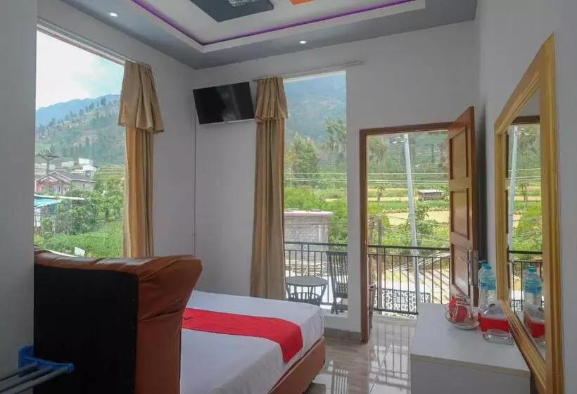 ホテル Reddoorz Syariah Near Gerbang Dieng 2