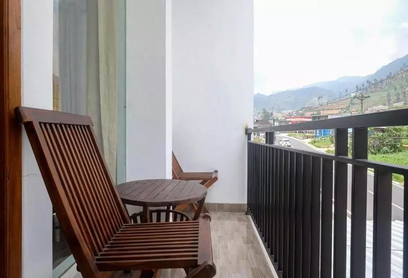 ホテル Reddoorz Syariah Near Gerbang Dieng 2