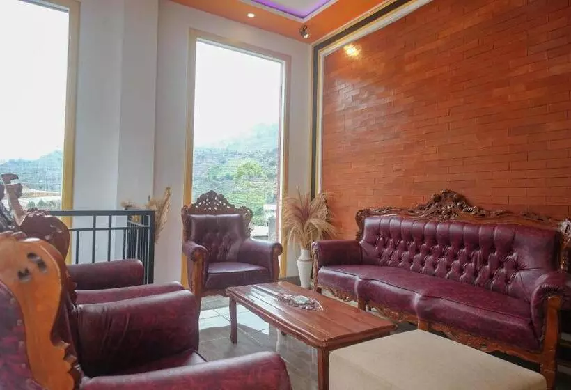 ホテル Reddoorz Syariah Near Gerbang Dieng 2