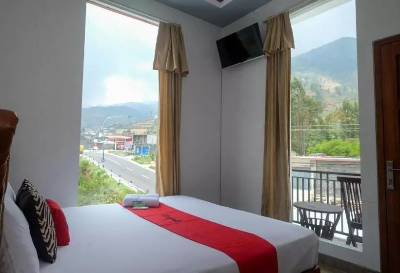 ホテル Reddoorz Syariah Near Gerbang Dieng 2